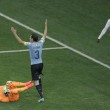 Uruguay-Inghilterra 2-1, le FOTO: i gol di Suarez e Rooney, lo stadio, i tifosi