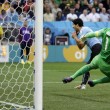 Uruguay-Inghilterra 2-1, le FOTO: i gol di Suarez e Rooney, lo stadio, i tifosi