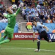 Uruguay-Inghilterra 2-1, le FOTO: i gol di Suarez e Rooney, lo stadio, i tifosi