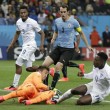 Uruguay-Inghilterra 2-1, le FOTO: i gol di Suarez e Rooney, lo stadio, i tifosi