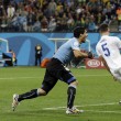 Uruguay-Inghilterra 2-1, le FOTO: i gol di Suarez e Rooney, lo stadio, i tifosi