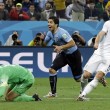 Uruguay-Inghilterra 2-1, le FOTO: i gol di Suarez e Rooney, lo stadio, i tifosi
