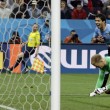 Uruguay-Inghilterra 2-1, le FOTO: i gol di Suarez e Rooney, lo stadio, i tifosi