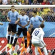 Uruguay-Inghilterra 2-1, le FOTO: i gol di Suarez e Rooney, lo stadio, i tifosi
