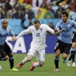 Uruguay-Inghilterra 2-1, le FOTO: i gol di Suarez e Rooney, lo stadio, i tifosi