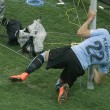 Uruguay-Inghilterra 2-1, le FOTO: i gol di Suarez e Rooney, lo stadio, i tifosi