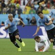 Uruguay-Inghilterra 2-1, le FOTO: i gol di Suarez e Rooney, lo stadio, i tifosi