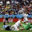 Uruguay-Inghilterra 2-1, le FOTO: i gol di Suarez e Rooney, lo stadio, i tifosi