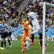 Uruguay-Inghilterra 2-1, le FOTO: i gol di Suarez e Rooney, lo stadio, i tifosi