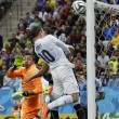 Uruguay-Inghilterra 2-1, le FOTO: i gol di Suarez e Rooney, lo stadio, i tifosi