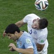 Uruguay-Inghilterra 2-1, le FOTO: i gol di Suarez e Rooney, lo stadio, i tifosi