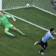 Uruguay-Inghilterra 2-1, le FOTO: i gol di Suarez e Rooney, lo stadio, i tifosi