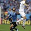 Uruguay-Inghilterra 2-1, le FOTO: i gol di Suarez e Rooney, lo stadio, i tifosi