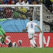 Uruguay-Inghilterra 2-1, le FOTO: i gol di Suarez e Rooney, lo stadio, i tifosi