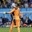 Uruguay-Inghilterra 2-1, le FOTO: i gol di Suarez e Rooney, lo stadio, i tifosi