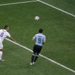 Uruguay-Inghilterra 2-1, le FOTO: i gol di Suarez e Rooney, lo stadio, i tifosi