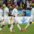 Uruguay-Inghilterra 2-1, le FOTO: i gol di Suarez e Rooney, lo stadio, i tifosi