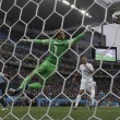 Uruguay-Inghilterra 2-1, le FOTO: i gol di Suarez e Rooney, lo stadio, i tifosi