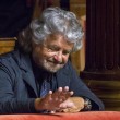 Beppe Grillo in tribuna al Senato assiste al dibattito02