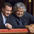 Beppe Grillo in tribuna al Senato assiste al dibattito01