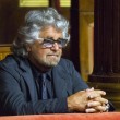 Beppe Grillo in tribuna al Senato assiste al dibattito05