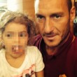 Francesco Totti selfie con Chanel, bimba malata di cancro cui ha pagato le cure02