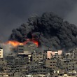Gaza, ancora scontri e raid aerei: 26 morti, anche donne e bambini 17