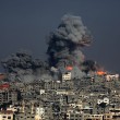 Gaza, ancora scontri e raid aerei: 26 morti, anche donne e bambini 19