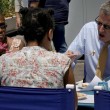 Capri, Bill De Blasio mangia la pizza con forchetta e coltello 01