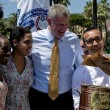 Capri, Bill De Blasio mangia la pizza con forchetta e coltello 05