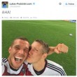 Angela Merkel, selfie con Podolski e tutta la squadra04