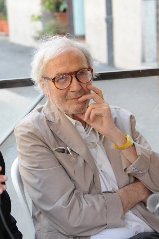 Vincino: "Ex presidente della Camera beccato a fare sesso orale col commesso"