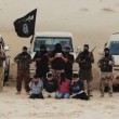 Jihadisti decapitano anche in Egitto, le teste appoggiate sui cadaveri