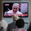 Papa Francesco arriva in Corea del Sud: ma Pyongyang spara razzi in mare