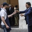 Matteo Renzi col gelato in mano: "Economist, il nostro è genuino"