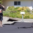 Terremoto San Francisco: giovani in skateboard sulle strade dissestate01