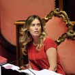Maria Elena Boschi in Aula con la coda, poi parrucchiere e torna in ordine: foto