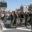 Ribelli filorussi umiliano prigionieri facendoli sfilare in piazza a Donetsk05