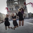 Femen multate per aver suonato le campane di Notre Dame a seno nudo02