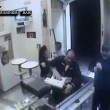punta pistola al volto di pizzaiolo e spara. Arma si inceppa01