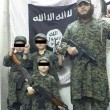 Isis: neonato tra pistole, granate e kalashnikov 4