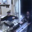 punta pistola al volto di pizzaiolo e spara. Arma si inceppa03