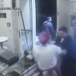 punta pistola al volto di pizzaiolo e spara. Arma si inceppa07