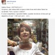 Alda D'Eusanio, su Facebook col coltello alla gola: "Renzi, vaffanculo"