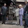 Amy Winehouse, svelata a Londra la statua di bronzo a lei dedicata03