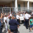 Davide Bifolco, folla accoglie la salma in camera ardente. Funerali venerdì FOTO 3
