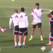 Gareth Bale, che pallonata in faccia a Luka Modric (VIDEO)