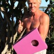 Golf, Greg Norman si ferisce al braccio con la motosega03