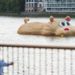 Ippopotamo gigante di legno lungo il Tamigi a Londra15