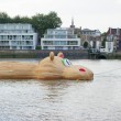 Ippopotamo gigante di legno lungo il Tamigi a Londra14